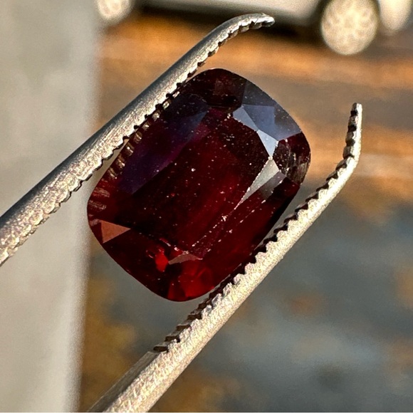 Reddish Garnet 3.30 CT's Attractive Piece - Picture 13 of 16